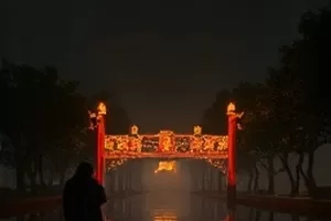 三月围城片场日志画面，正在搭建的旧街区布景